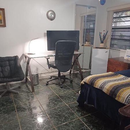 Snug Minimalist Full Bed With 50 Inch Smart Tv, Netflix, Airplay, Mini-Fridge, And 500 Mbps Wifi Near Fiu, Dolphin Mall, Airport Miami Eksteriør bilde
