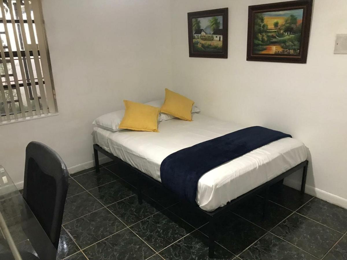 Snug Minimalist Full Bed With 50 Inch Smart Tv, Netflix, Airplay, Mini-Fridge, And 500 Mbps Wifi Near Fiu, Dolphin Mall, Airport Miami Eksteriør bilde