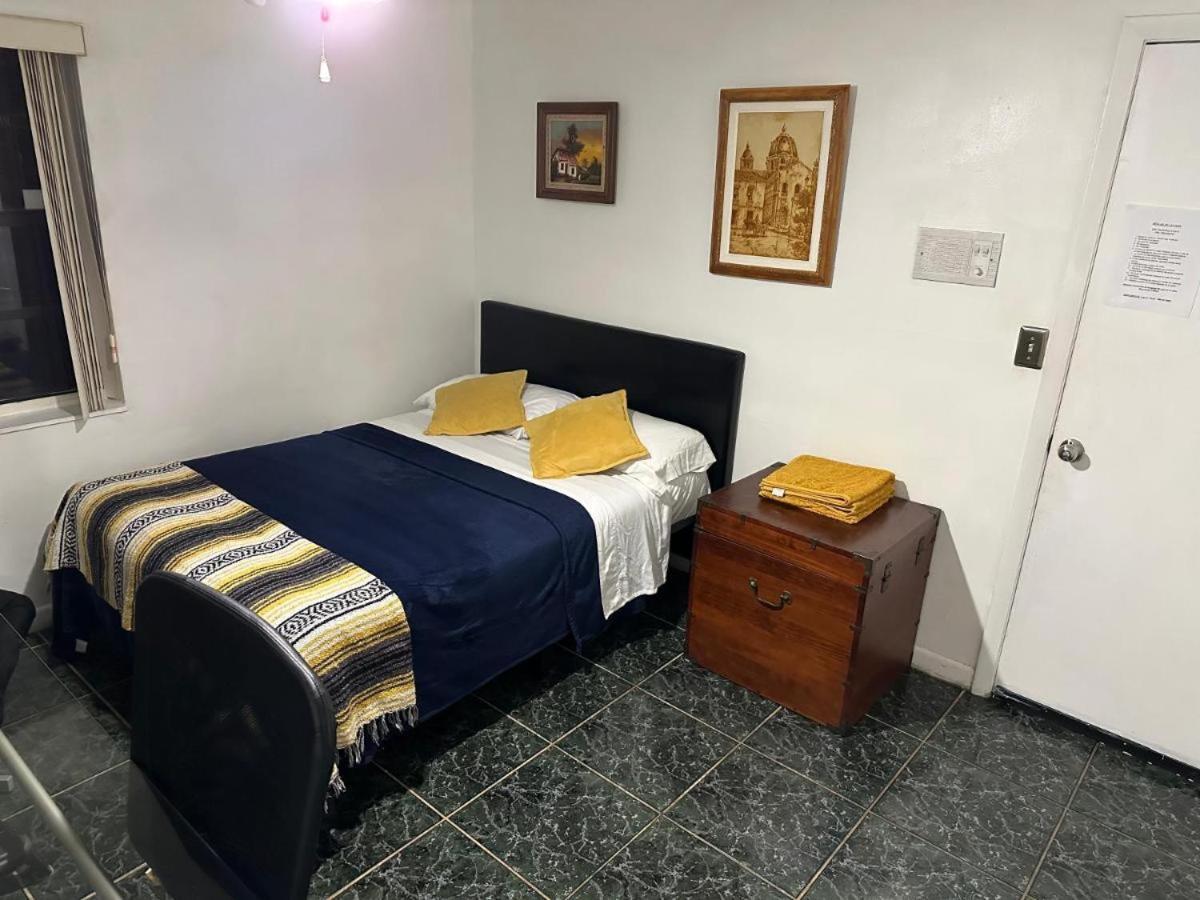 Snug Minimalist Full Bed With 50 Inch Smart Tv, Netflix, Airplay, Mini-Fridge, And 500 Mbps Wifi Near Fiu, Dolphin Mall, Airport Miami Eksteriør bilde