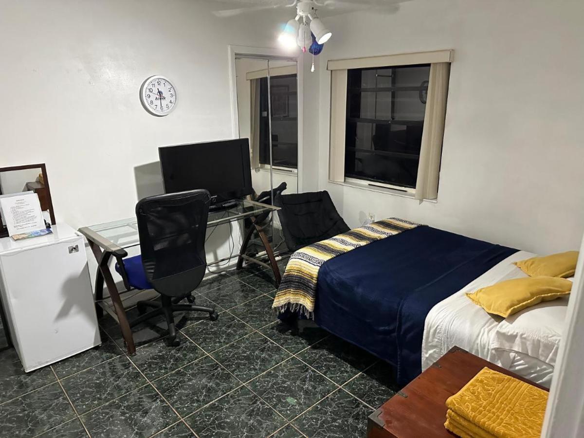 Snug Minimalist Full Bed With 50 Inch Smart Tv, Netflix, Airplay, Mini-Fridge, And 500 Mbps Wifi Near Fiu, Dolphin Mall, Airport Miami Eksteriør bilde